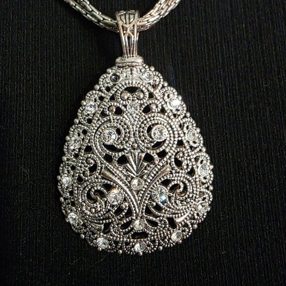 Premier Designs “Unbelievable” Necklace – Silver Filigree Rhinestone Pendant - Picture 2 of 13
